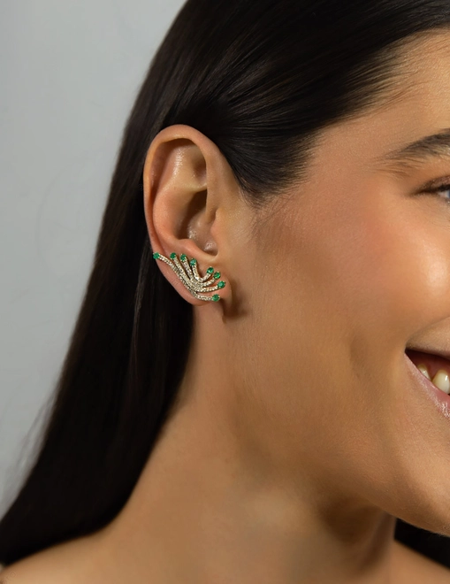 Brinco Ear Cuff ouro branco 18k com Diamantes Rodinados e Esmeraldas 1