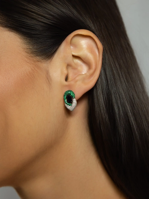 Brinco Corações pavês de Esmeralda e Diamantes ouro branco 18k com Safira azul 1