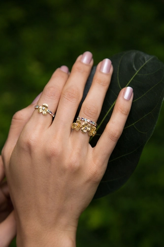 Anel Printemps 3 flores filigrana ouro 18k mix de Gemas Naturais