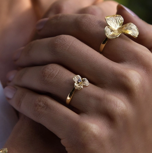 Anel Printemps flor filigrana G ouro 18k com três pétalas vazadas polidas