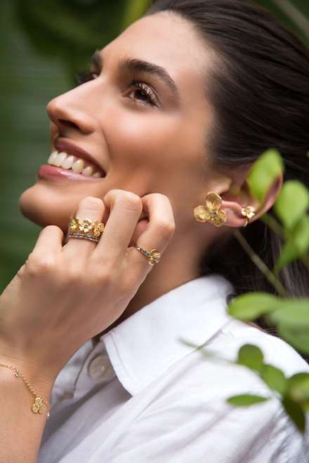 Brinco Printemps flor filigrana 3 pétalas ouro 18k mix de Gemas e Diamante 3