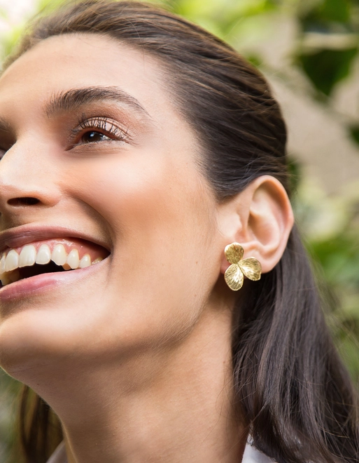 Brinco Printemps flor filigrana ouro 18k três pétalas 3