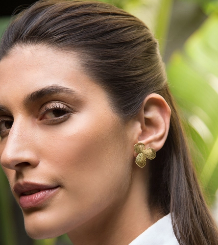 Brinco Printemps flor filigrana ouro 18k três pétalas