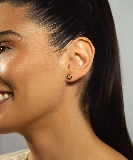 Brinco Stud redondo ouro 18k com 11pts de Diamantes 2