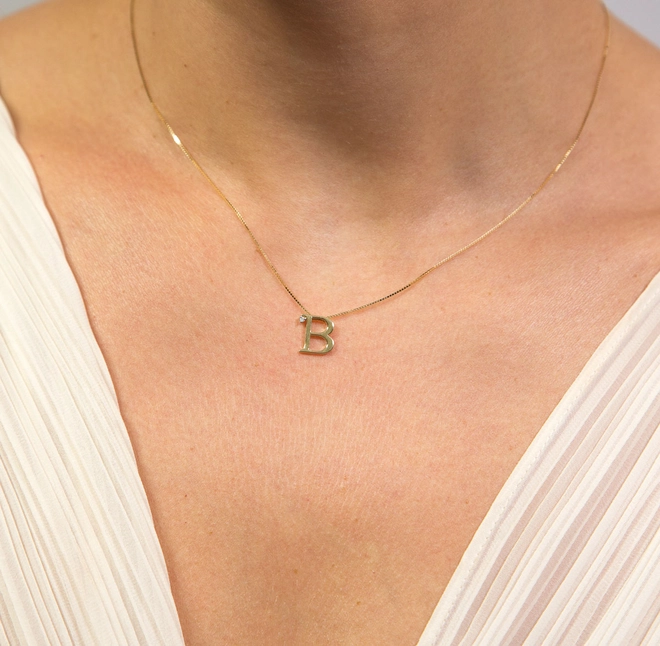 Gargantilha Roman corrente ouro 18k com pingente letra "B" com um Diamante 2