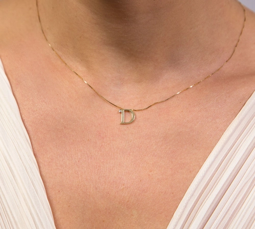 Gargantilha Roman corrente ouro 18k com pingente letra "D" com um Diamante