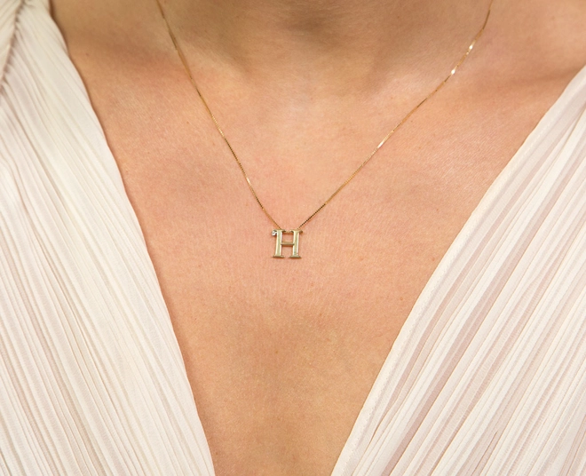 Gargantilha Roman corrente ouro 18k com pingente letra "H" com um Diamante 2