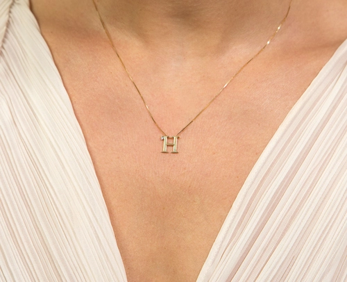 Gargantilha Roman corrente ouro 18k com pingente letra "H" com um Diamante