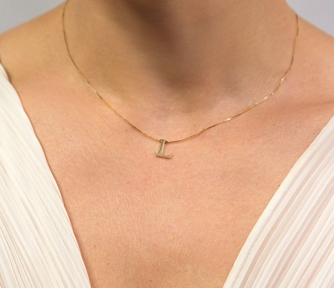 Gargantilha Roman corrente ouro 18k com pingente letra "L" com um Diamante 2