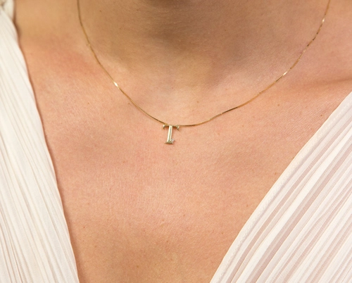 Gargantilha Roman corrente ouro 18k com pingente letra "T" com um Diamante