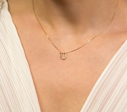 Gargantilha Roman corrente ouro 18k com pingente letra "U" com um Diamante