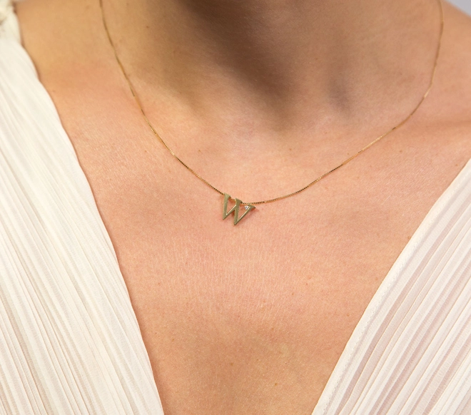 Gargantilha Roman corrente ouro 18k com pingente letra "W" com um Diamante 2