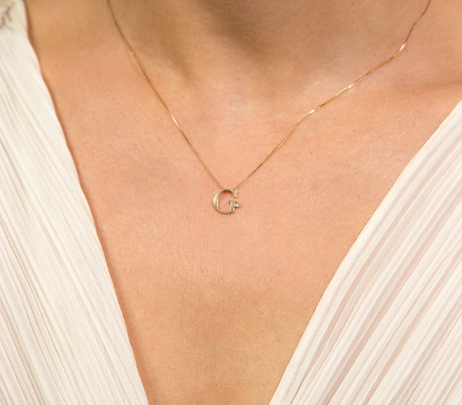 Gargantilha Roman corrente ouro 18k com pingente letra "G" com um Diamante 2