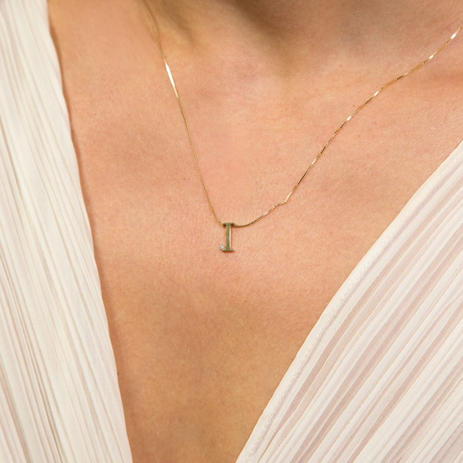 Gargantilha Roman corrente ouro 18k com pingente letra "I" com um Diamante 2