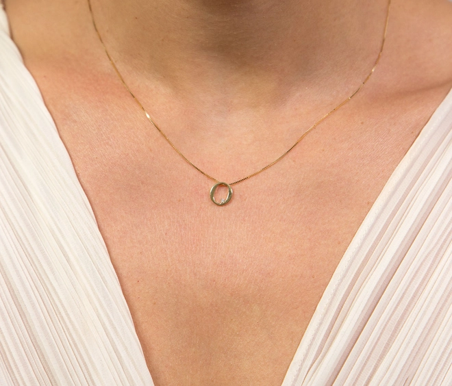 Gargantilha Roman corrente ouro 18k com pingente letra "O" com um Diamante 2