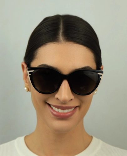 Óculos de Sol Furla SFU783 55700Y Acetato Preto e Rosa com lentes na cor Fumê Degradê