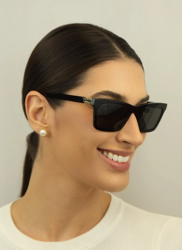 Óculos de Sol Miu Miu 0MU A05S 16K08Z55 Acetato Preto com lentes na cor Cinza