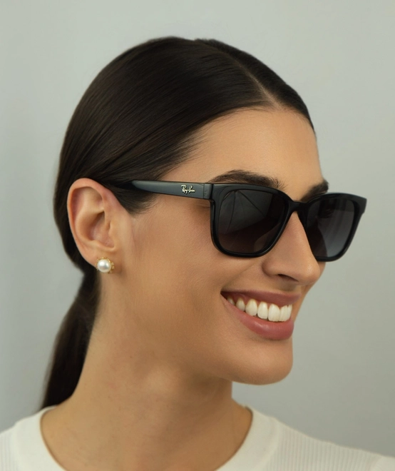 Óculos de Sol Ray-Ban 0RB4448L 601/8G56 Acetato Preto com lentes na cor Cinza Degradê 5