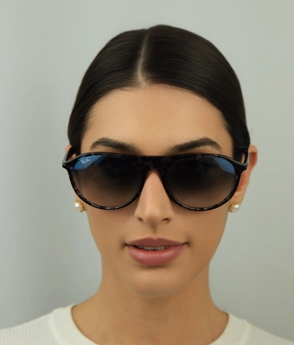 Óculos de Sol Ray-Ban 0RB2215 14303F59 Acetato Azul Mesclado com lentes na cor Azul Degradê
