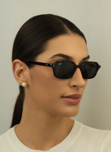 Óculos de Sol Ray-Ban Zuri 0RB4455 13598752 Acetato Marrom Mesclado com lentes na cor Cinza