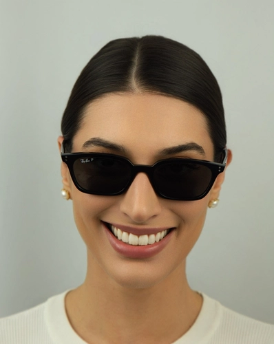 Óculos de Sol Ray-Ban Zaya 0RB4456 66778153 Acetato Preto com lentes na cor Cinza Polarizado