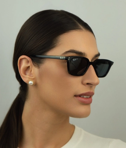 Óculos de Sol Ray-Ban Zaya 0RB4456 66778153 Acetato Preto com lentes na cor Cinza Polarizado