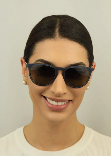 Óculos de Sol Ray-Ban Erika 0RB4171 68131154 Nylon Azul Escuro com lentes na cor Cinza Degradê 3
