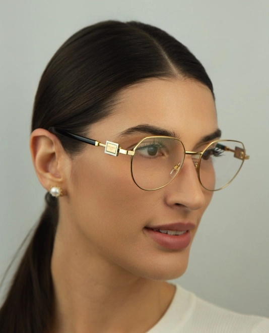 Óculos de Grau Dolce & Gabbana Feminino no formato Redondo, modelo moderno e elegante para uso do dia a dia. Frete Grátis. 5