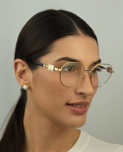 Óculos de Grau Dolce & Gabbana Feminino no formato Redondo, modelo moderno e elegante para uso do dia a dia. Frete Grátis.