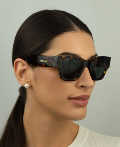 Óculos de Sol Versace 0VE4492U 55148753 Acetato Marrom Mesclado com lentes na cor Cinza
