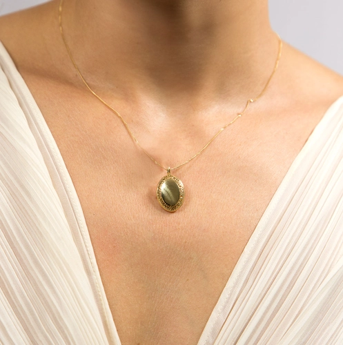 Pingente Wow Mom ouro 18k Relicário oval monograma Mom
