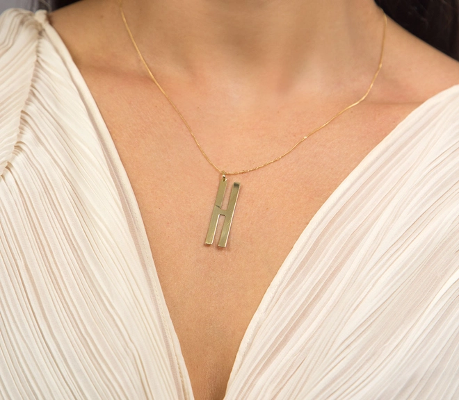 Pingente Wow Mom ouro 18k letra "H" polida 3