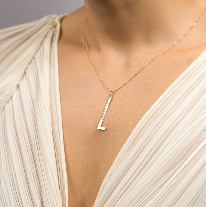 Pingente Wow Mom ouro 18k letra "L" polida 3