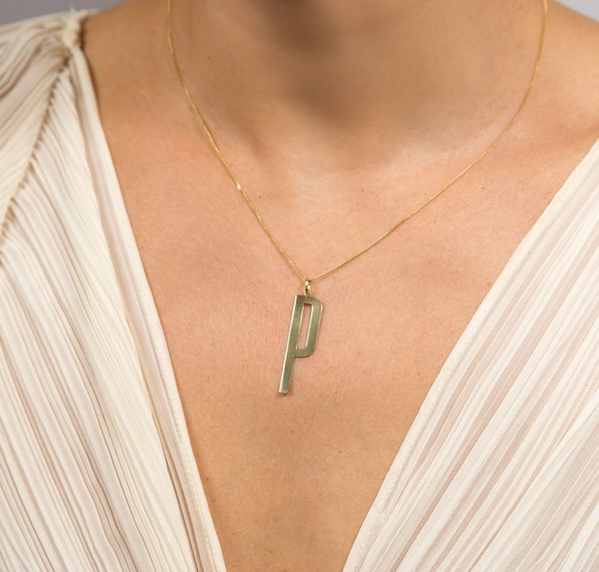 Pingente Wow Mom ouro 18k letra "P" polida 3