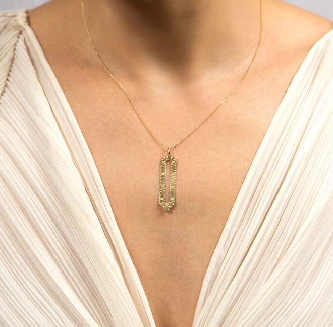 Pingente Wow Mom ouro 18k letra "Q" polida 3