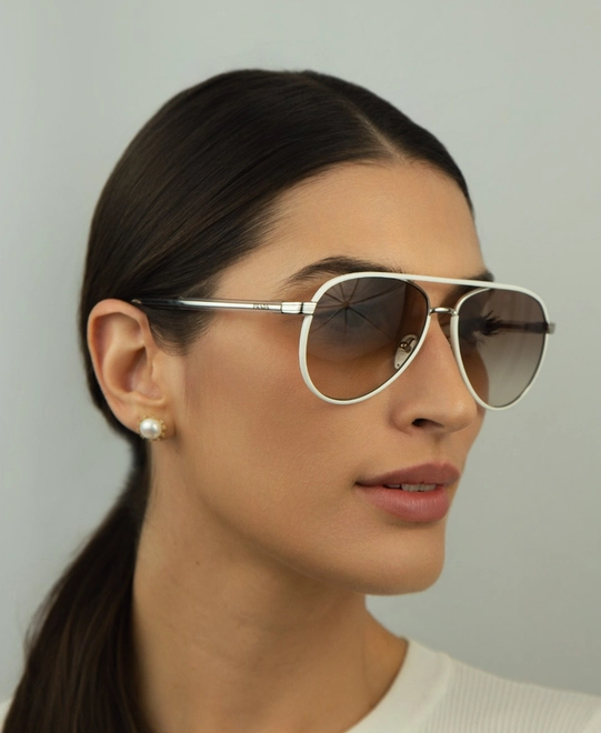 Óculos de Sol Prada 0PR B57S 23E10S59 Metal e Acetato Branco com lentes na cor Marrom Degradê 5