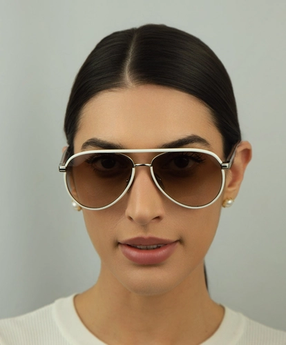 Óculos de Sol Prada 0PR B57S 23E10S59 Metal e Acetato Branco com lentes na cor Marrom Degradê