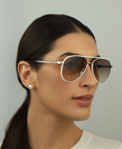 Óculos de Sol Prada 0PR B57S 23E10S59 Metal e Acetato Branco com lentes na cor Marrom Degradê