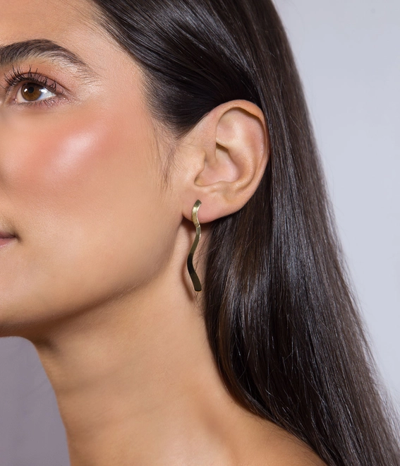 Brinco Slim pingente ouro 18k módulo ondulado corte a laser 3