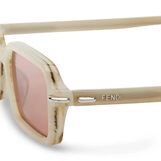 Óculos de Sol Fendi FE40174I_5160Z Acetato Bege com lentes na cor Rosa 4