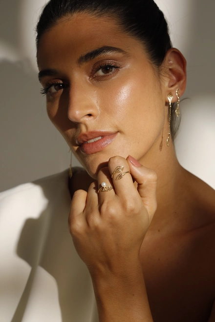 Brinco Rosée pingente folhas ouro 18k tramas orgânicas vazadas com Diamante 2