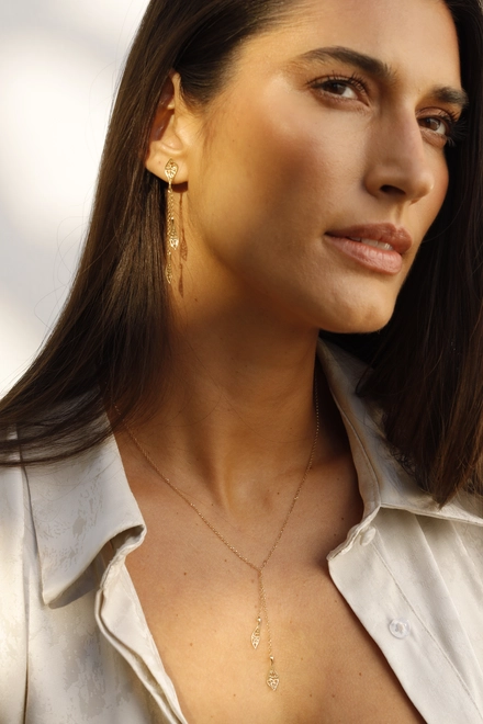 Gargantilha gravatinha Rosée ouro 18k pingente folhas tramas orgânicas com Diamante 2