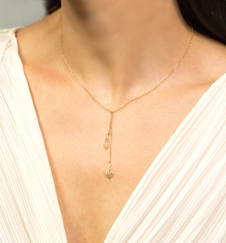 Gargantilha gravatinha Rosée ouro 18k pingente folhas tramas orgânicas com Diamante