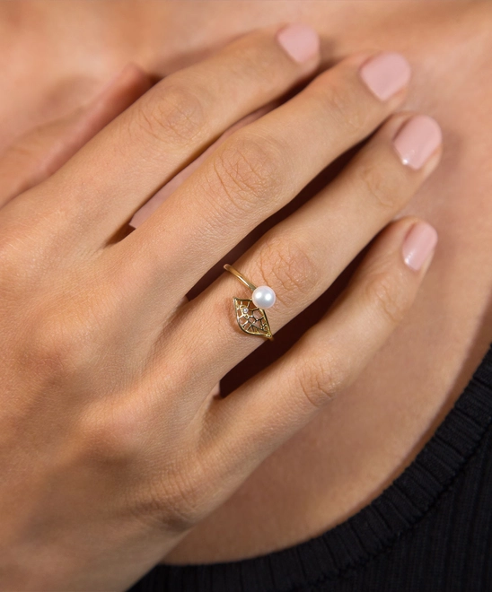 Anel Rosée folha ouro 18k trama orgânica vazada com Diamante e Pérola 4