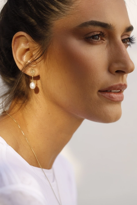 Brinco Rosée folha vazada ouro 18k tramas orgânicas com um Diamante e Pérola 6