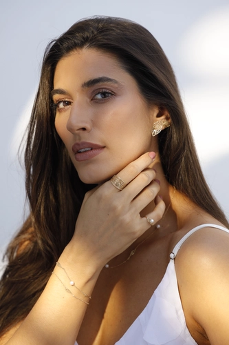 Brinco Rosée Stud folhas ouro 18k tramas orgânicas vazadas com Diamante