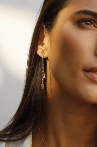 Brinco Rosée pingente articulado ouro 18k folhas tramas orgânicas com Diamante