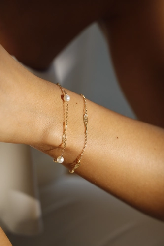 Pulseira Rosée corrente de elos ouro 18k com 3 folhas tramas orgânicas e Diamante