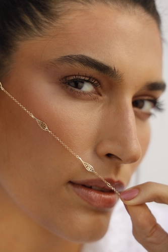 Pulseira Rosée corrente de elos ouro 18k com 3 folhas tramas orgânicas e Diamante