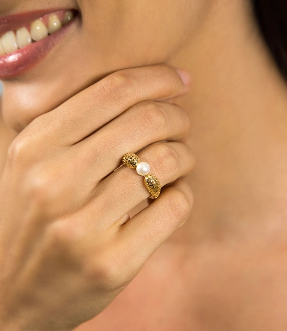 Anel aro telado diamantado ouro 18k com uma Pérola 2